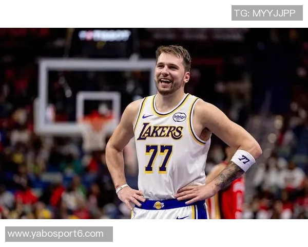 老詹开心点赞东契奇罚球失手未能达成50分替补席队友乐开怀